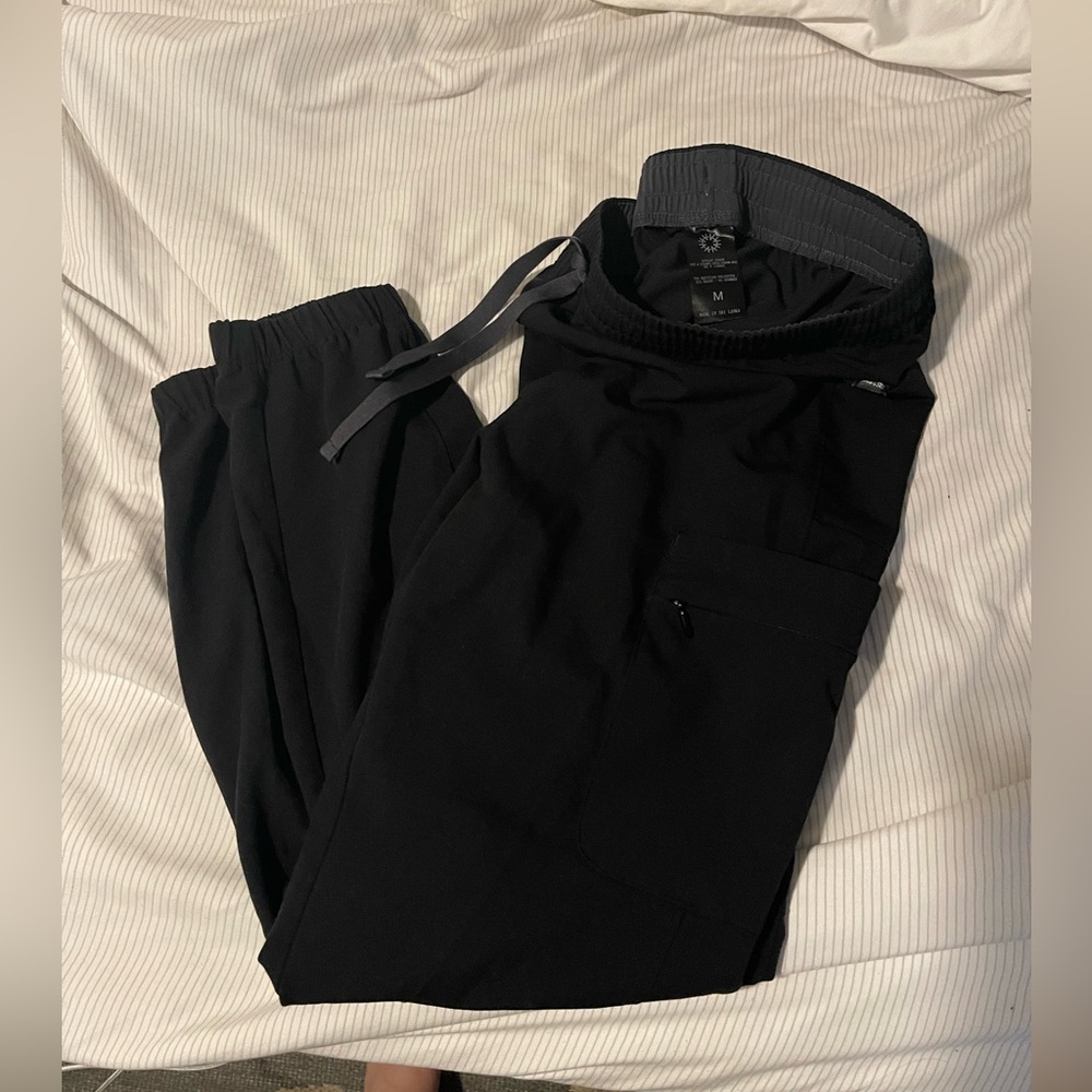 Hypothesis black jogger scrub pants , medium